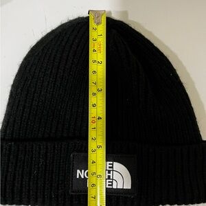 North Face Folding beanie one-size dark black outdoor/winter hat.